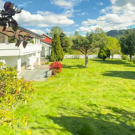 3 Bedroom Cozy In Feriehus *