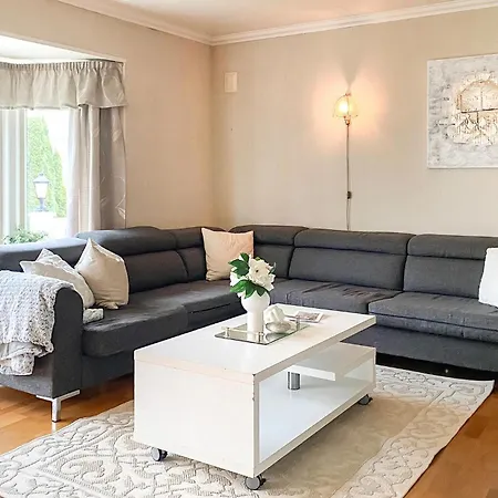 3 Bedroom Cozy In Feriehus *