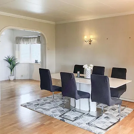 3 Bedroom Cozy In Feriehus